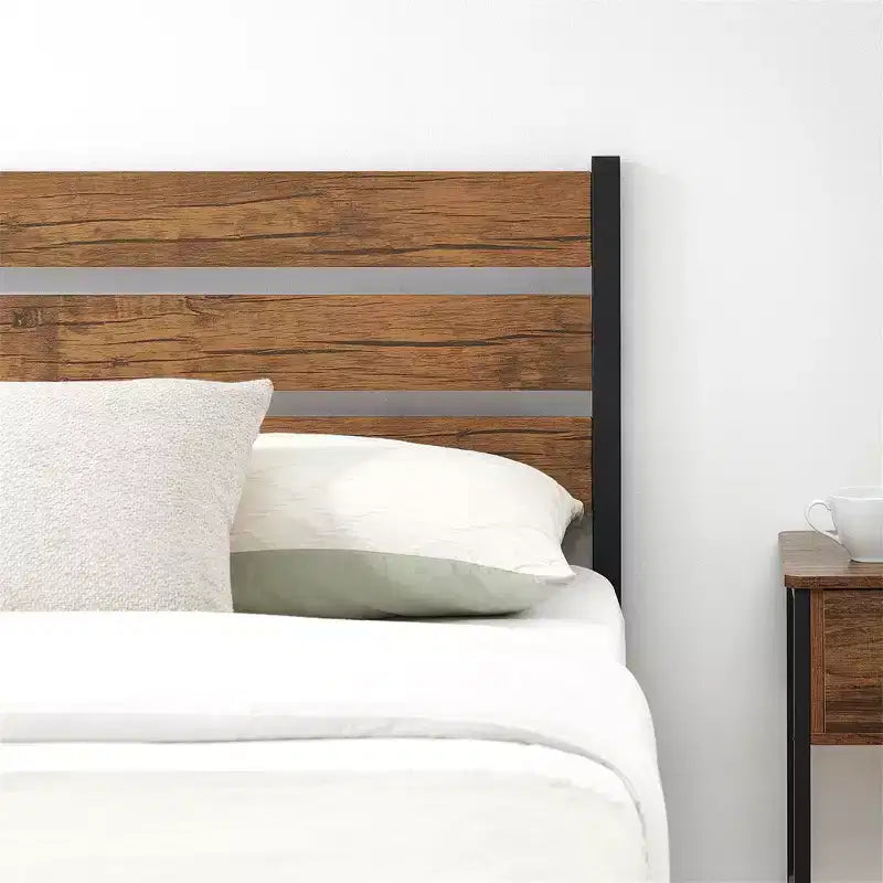 Marco de cama rústico de plataforma estilo casa de campo, cabecero y piecero de madera, somier de metal y madera, almacenamiento bajo la cama, no necesita somier de muelles