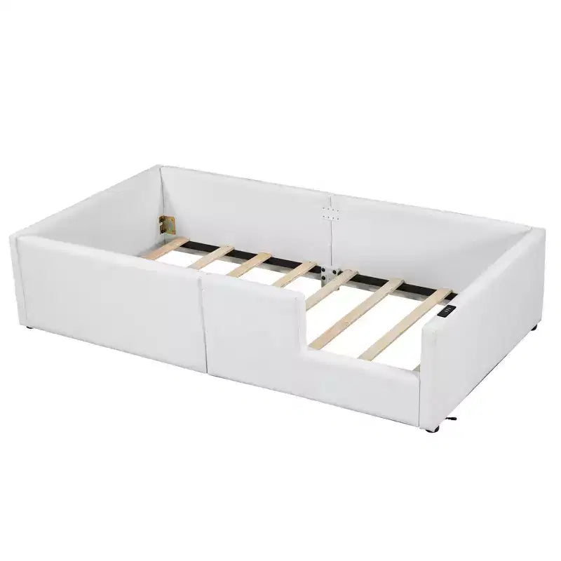 Cama de plataforma baja tamaño Twin con barandilla de longitud completa, estructura de cama de madera tapizada con estación de carga