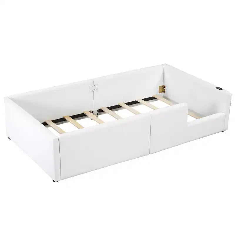 Cama de plataforma baja tamaño Twin con barandilla de longitud completa, estructura de cama de madera tapizada con estación de carga