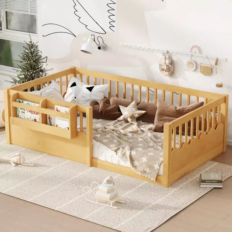 Cama baja para niños con valla elevada y estantería, estructura de cama Montessori de madera doble para niñas y niños