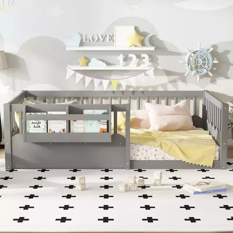 Cama baja para niños con valla elevada y estantería, estructura de cama Montessori de madera doble para niñas y niños