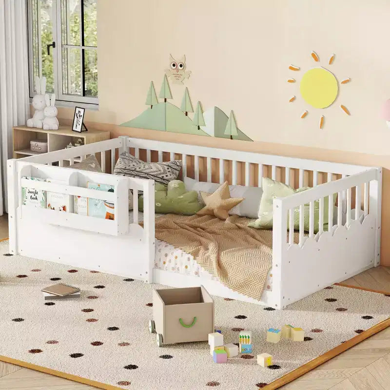 Cama baja para niños con valla elevada y estantería, estructura de cama Montessori de madera doble para niñas y niños