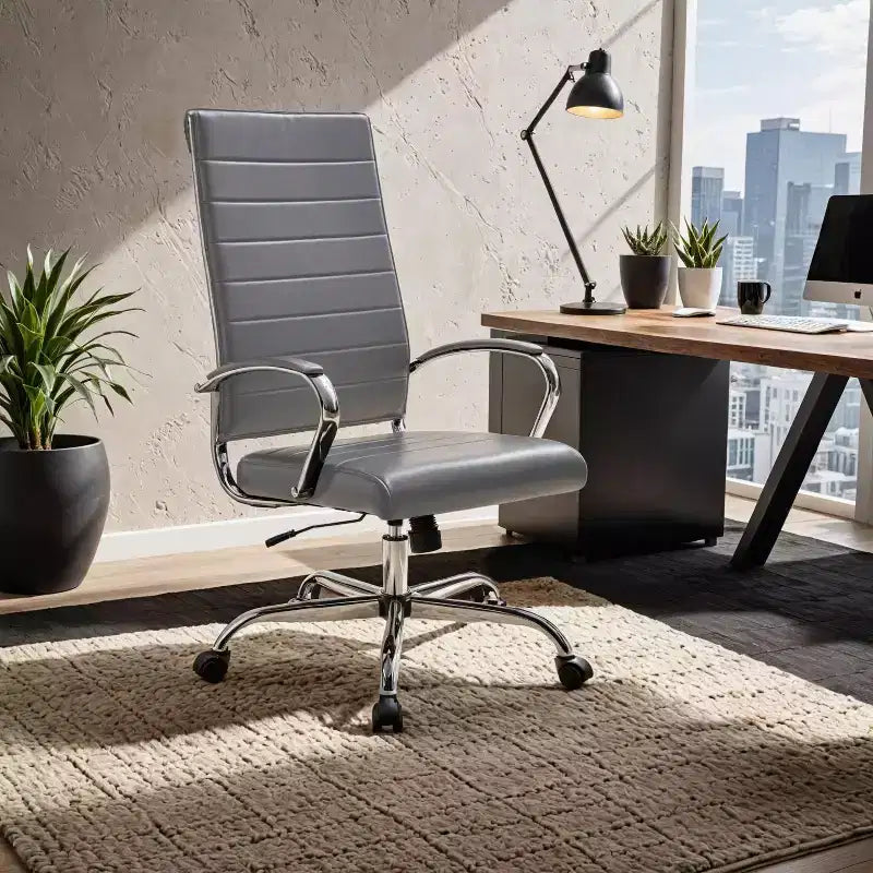 Silla de oficina de piel de respaldo alto acanalado Benmar - Silla ejecutiva moderna giratoria e inclinable para escritorio - Base cromada