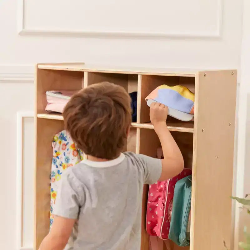 Perchero de 3 secciones Streamline con compartimentos de almacenamiento, muebles para aulas