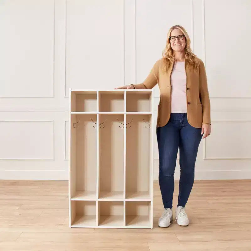 Perchero de 3 secciones Streamline con compartimentos de almacenamiento, muebles para aulas