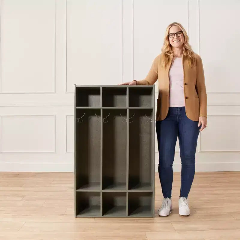 Perchero de 3 secciones Streamline con compartimentos de almacenamiento, muebles para aulas